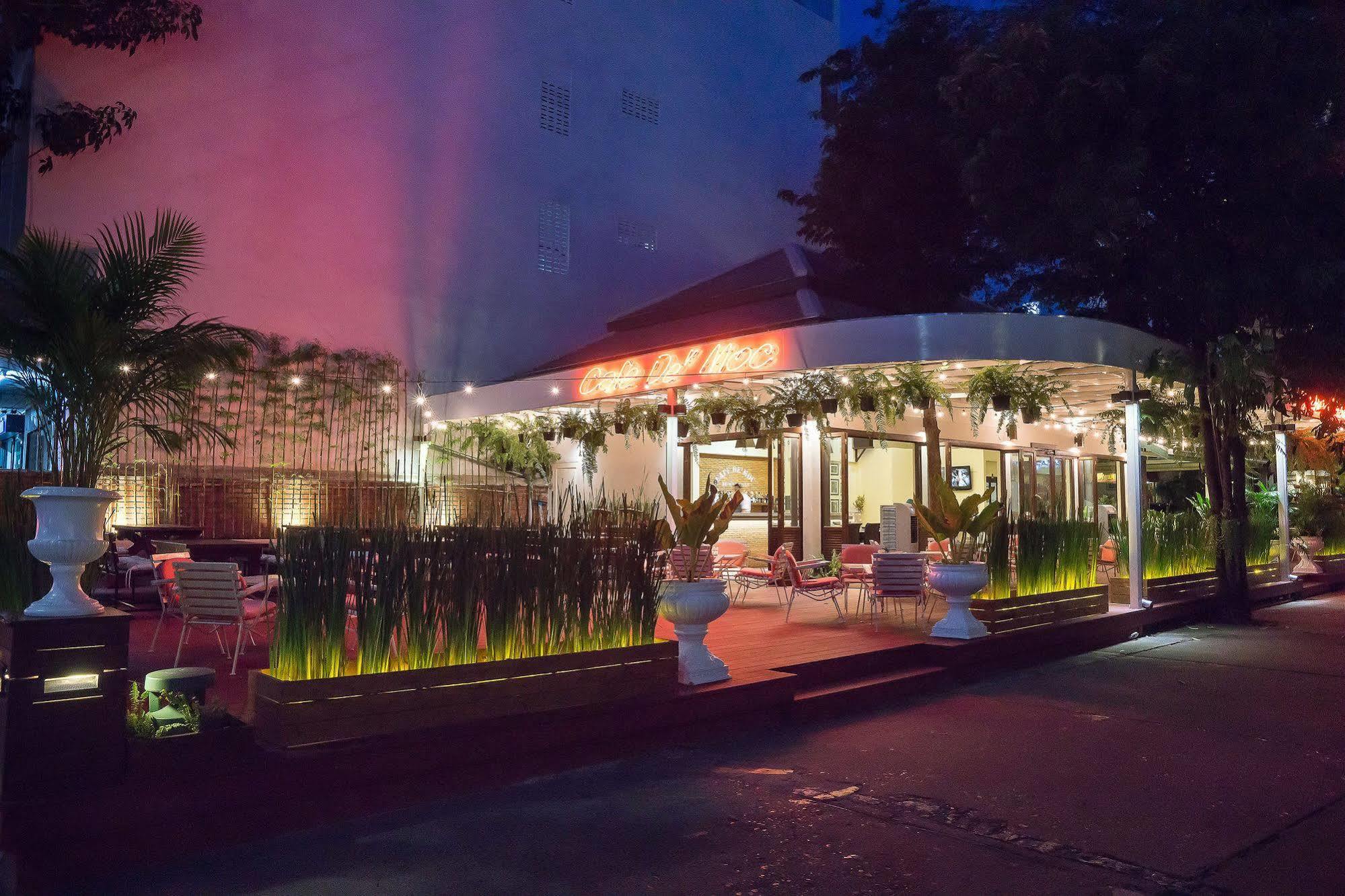 Hotel De Moc Bangkok Bagian luar foto